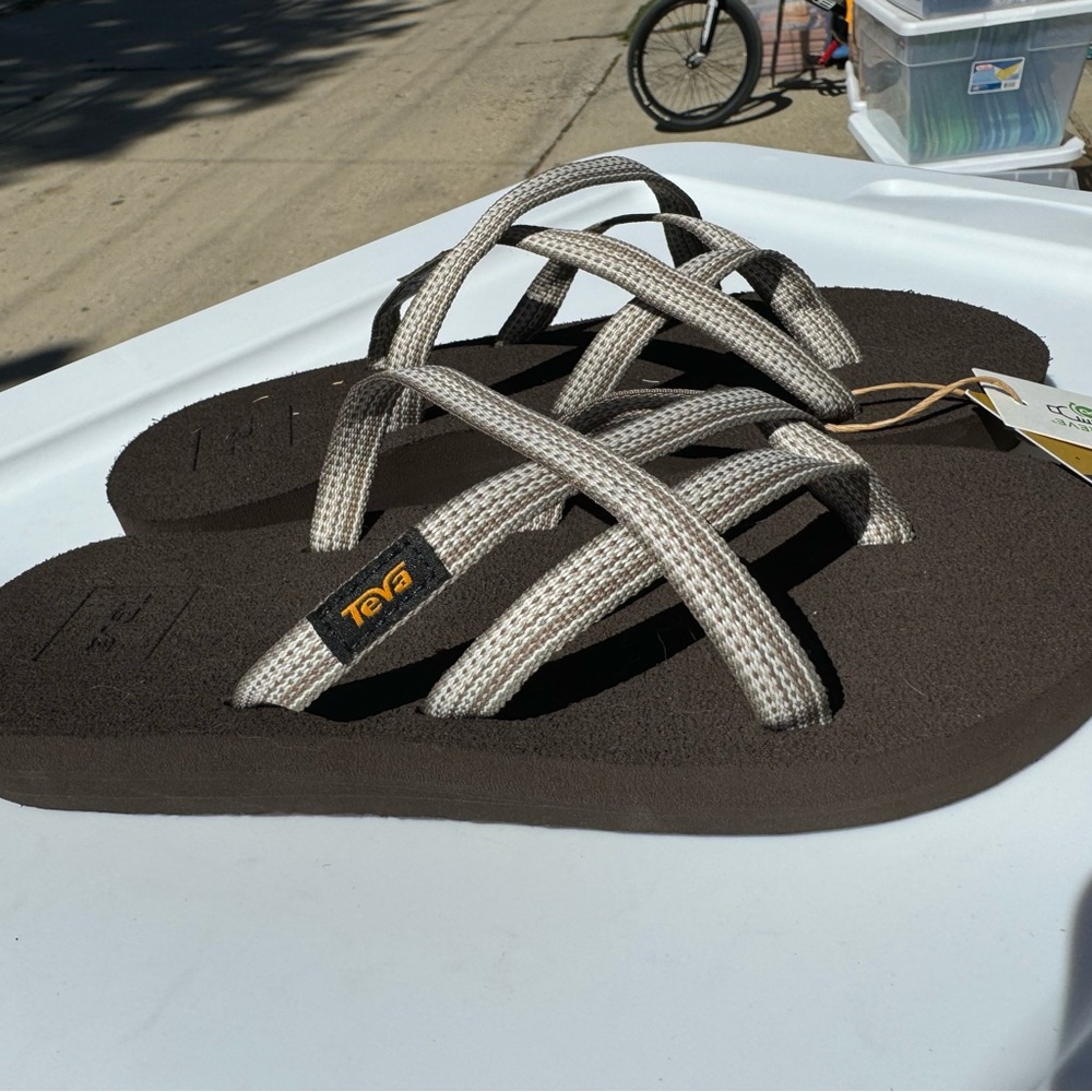 Teva Brown and Cream Sandals New sz 7